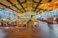 Bumblebee Hotel - 2-Star
