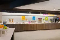 佈雷登頓I-75希爾頓特魯酒店 - 早餐