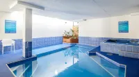 Pier 21 Riverside Apartment Hotel - С бассейном