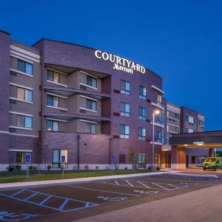 Courtyard St Louis Chesterfield