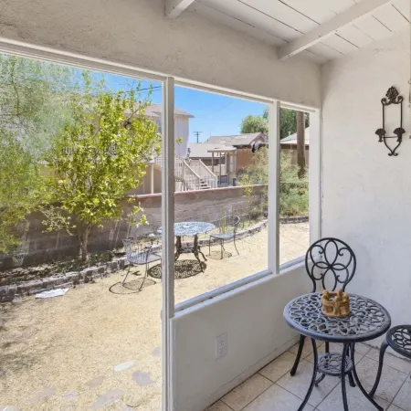 Vintage Charming Cottage - Tri-state River Retreat 2 Bedroom Cottage