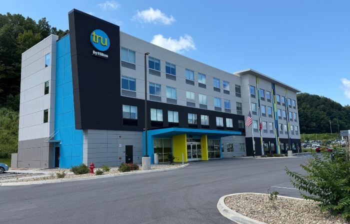 Tru by Hilton West Bristol TN