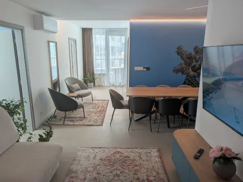 Slavic Spacious Suite by Chors - parking