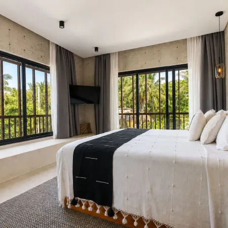 WEYKIKI Boutique Hotel