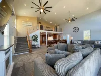 Luxury 7-Bedroom Home with View, Arcade Table, Fire Table, Jet Tubs, Deck, Wi-Fi - 3 Sao