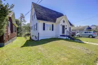 Couple's Welcome! Cozy Beckley Escape w/ Deck - 3 stjerner