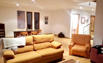 House with 3 Bedrooms in Carracedelo, with Enclosed Garden and Wifi