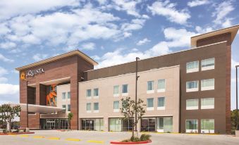 La Quinta Inn & Suites by Wyndham McAllen la Plaza Mall