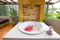 Coconut Village Resort Phuket - badewanne