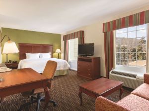 Hampton Inn & Suites Greenfield