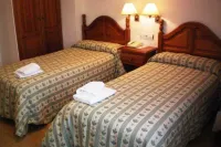 Hotel Clemente Các khách sạn ở Azanuy