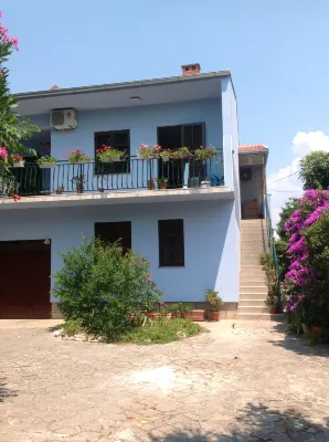 Apartment in Villa, Big Garden, Private Pool, Close to Beach and Zadar Town
