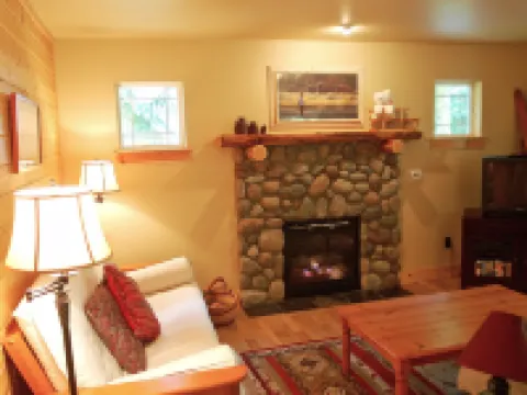 Glacier Springs Cabin 2Bedrooms, 2 Baths - Hot Tub & Pet Friendly! Hoteles en Deming