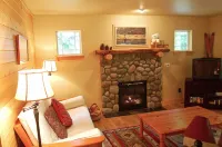 Glacier Springs Cabin 2Bedrooms, 2 Baths - Hot Tub & Pet Friendly! Hotels in Deming