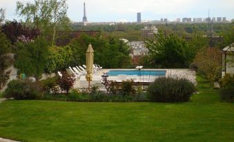 Villa House with Panoramic View on Paris