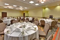 Holiday Inn & Suites Bakersfield Hoteles en Bakersfield