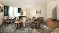 DoubleTree by Hilton Hotel West Palm Beach Airport Hotel berhampiran American Eagle Outlet