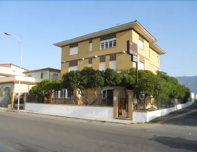 Hotel San Carlo فنادق في تيراتشينا