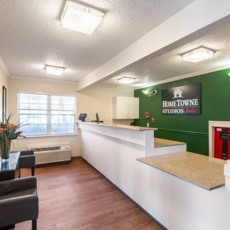 HomeTowne Studios by Red Roof Atlanta - Norcross Downtown