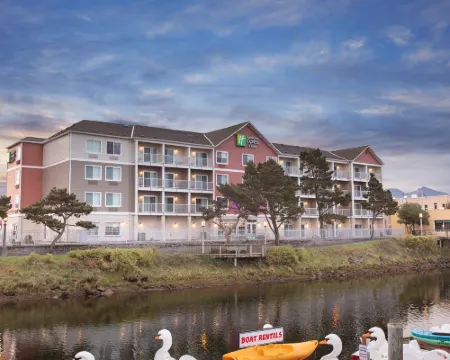 Holiday Inn Express & Suites SEASIDE-CONVENTION CENTER by IHG Ξενοδοχεία στην πόλη Seaside