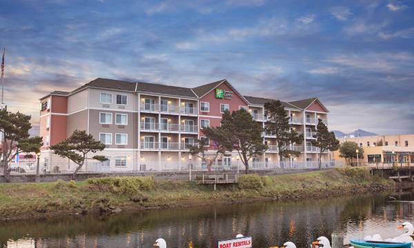 Holiday Inn Express & Suites Seaside-Convention Center by IHG
