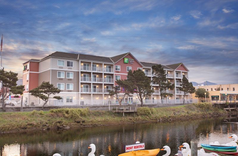 Holiday Inn Express & Suites Seaside-Convention Center by IHG