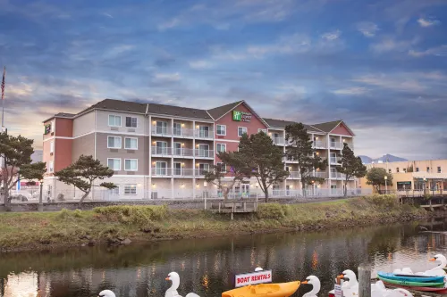 Holiday Inn Express & Suites Seaside-Convention Center Hotel a Seaside
