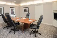 Holiday Inn Express & Suites ARCATA/EUREKA-AIRPORT AREA by IHG - parking