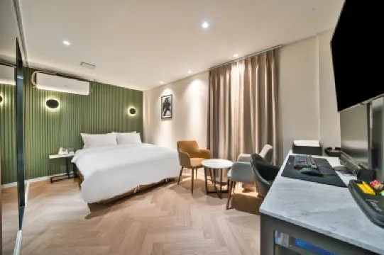 東大門歷史文化公園站-LOO酒店 鄰近梨花洞壁畫村的酒店