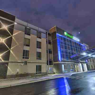 Holiday Inn Express & Suites Vaudreuil - Dorion Hotel Exterior