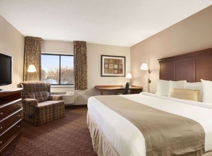 Baymont by Wyndham Sioux Falls Near West 41st Street