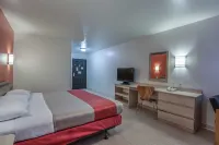 Motel 6 Pasadena, TX - Pools