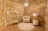 Albany Ancha Hotels near Senda del Arcediano