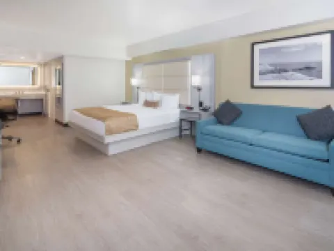 Ramada by Wyndham Burbank Airport Hotels in Burbank