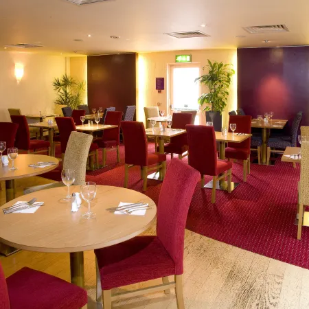 Premier Inn Watford Central Отели рядом с достопримечательностью «Железнодорожный вокзал Уотфорда»