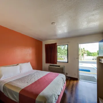Motel 6 Lakeland, FL Hotels near Henley Field