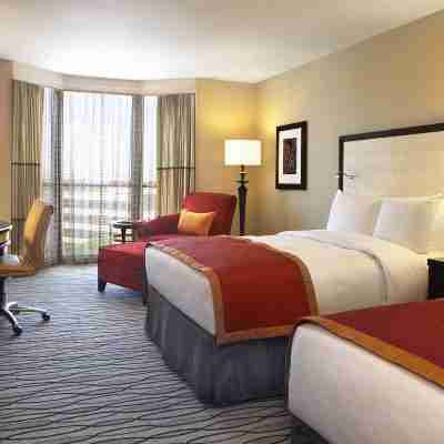 Hilton Rosemont Chicago O'Hare Rooms