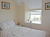 Coles Cottage Hotels in Holsworthy