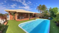 Rosebourne Gardens Motel Hotels in Emerald Beach
