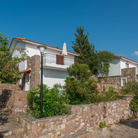 Delfinia Hotel & Bungalows