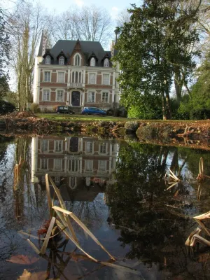 Maison d'hôtes le Manoir de Contres Hotels in Contres
