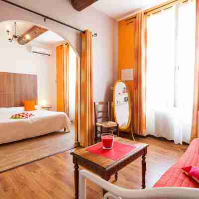 Logis Auberge de Tavel Rooms
