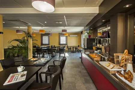 Brit Hotel Confort Villeneuve Sur Lot Отели рядом с достопримечательностью «Haras»