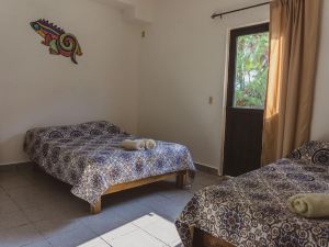 Nomad Beach House - Hostel