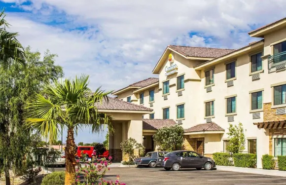 尤馬I-8舒適套房酒店