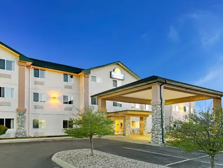 Days Inn & Suites by Wyndham Castle Rock