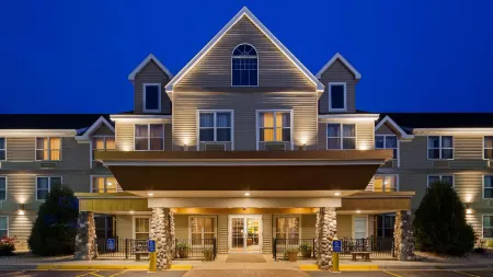 Duluth Inn & Suites Near Spirit Mountain