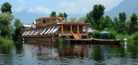 Sukoon Houseboat Dal Lake Hotels in Nishat