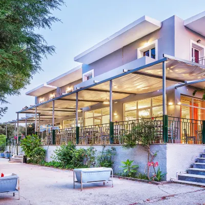 Silver Bay Hotel Hotels near Kapodistrias Museum