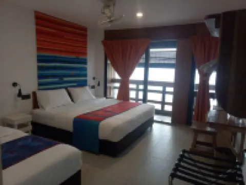 停泊島海灘箱子旅館 鄰近巴興地羣島的酒店